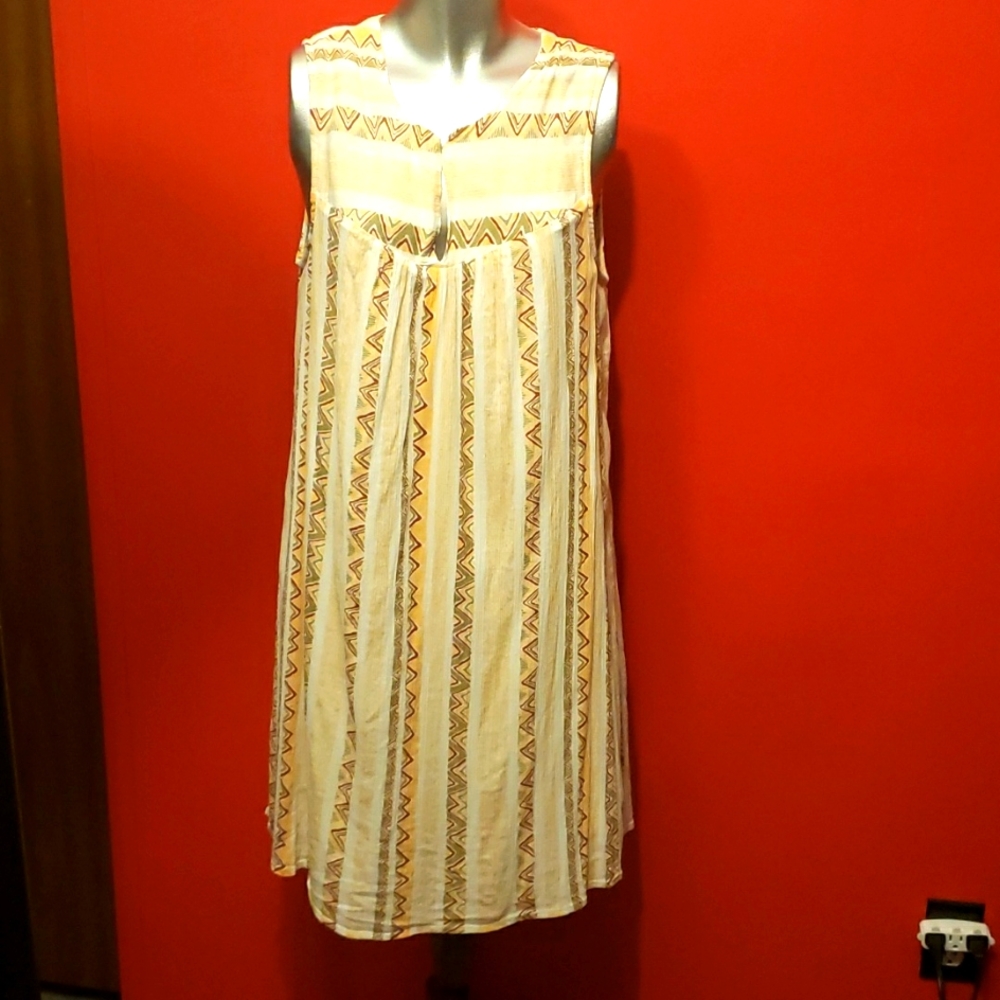 NEW DIRECTIONS Lady's Sleeveless Sundress with Lining